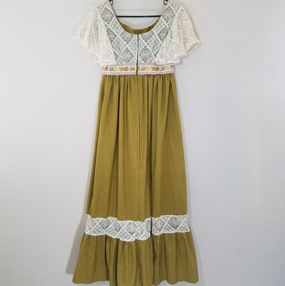 SOLD Vintage 60's Lace & Linen Green Prairie Dress - Picture 2 of 6
